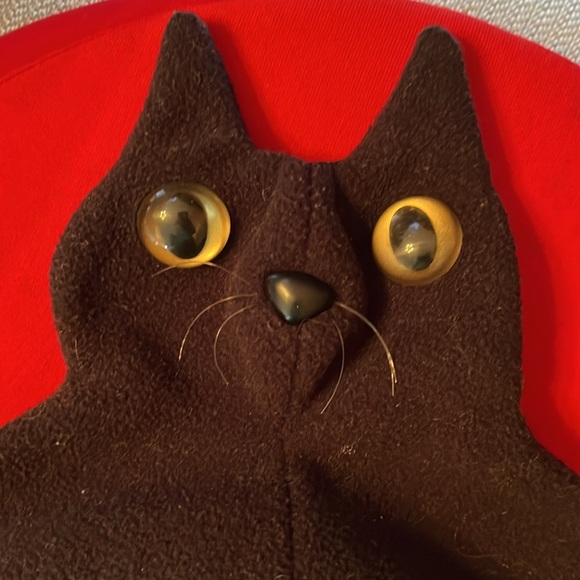 Vintage TOMMY ART Black Cat with tail and large golden eyes fleece beanie VGUC